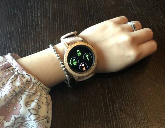 걸음수와 칼로리 소모량, 심박수 등을 확인할 수 있는 삼성전자 갤럭시 워치 화면 모드 /권경원기자