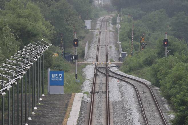 경기도 파주시 임진강역에서 문산과 개성을 잇는 경의선 철로 [사진=연합뉴스]