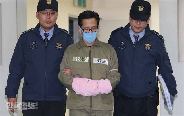 [저작권 한국일보] 570억원대 회삿돈을 횡령한 혐의(특정경제범죄가중처벌법상 사기ㆍ횡령)로 구속된 해운대 엘시티 시행사 실소유주 이영복씨. 부산=전혜원 기자