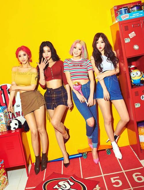 걸그룹 레이샤(사진) 고은이 사생활 유출 논란에 법적 대응을 시사했다. 레이샤 페이스북