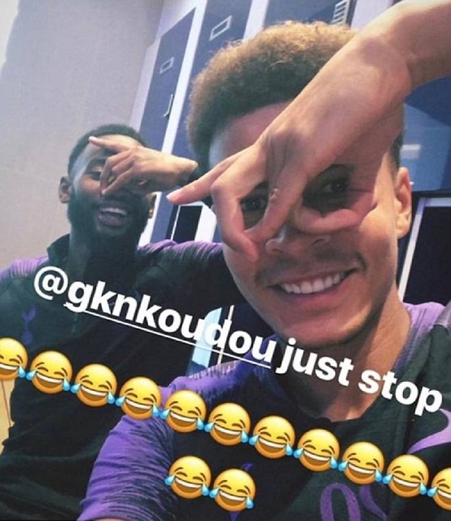 ▲ 한층 진화한 세리머니를 선보인 알리(오른쪽) ⓒ알리 SNS