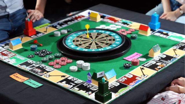 서울경제썸에서 부루마블 게임을 2018년 대한민국 현실판으로 재구성해 ‘부루마블 대한민국 2018’ 게임을 진행하고 있다.