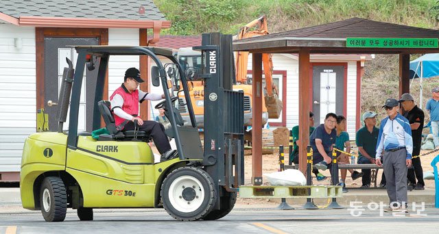 장비 조작 쉽고 인력수요 많아.. '제2인생' 준비물로 인기