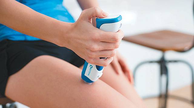 미국의 스타트업 포털인스트루먼츠가 개발한 제트 주사기기 ‘프라임(PRIME)’. 주삿바늘 없이 주사제를 고압으로 가늘고 빠르게 분사해 통증이 느껴지지 않는다. 포털인스트루먼츠 제공