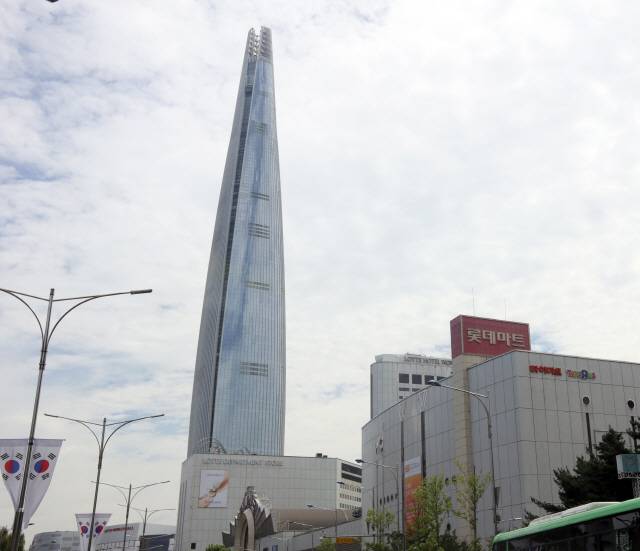 롯데그룹 본사 있는 잠실 롯데월드타워 /연합뉴스