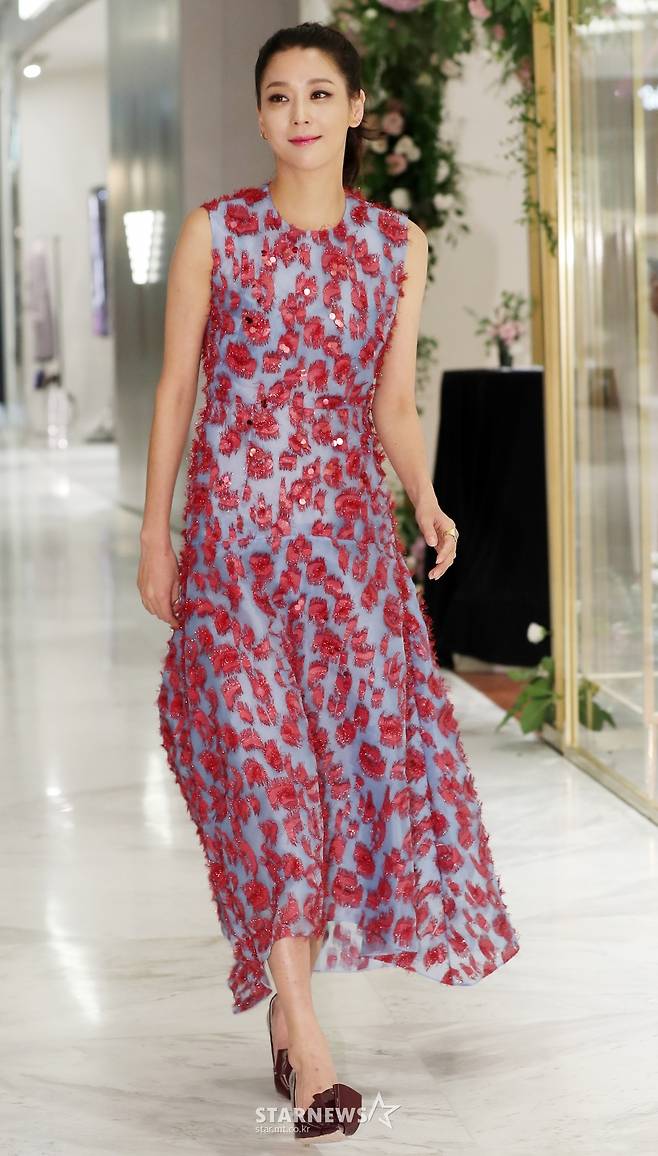 [★포토]한고은, '화려한 원피스 입고 백화점 나들이'
