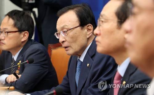 이해찬 대표, 최고위원회의 발언 (서울=연합뉴스) 최재구 기자 = 더불어민주당 이해찬 대표가 14일 국회에서 열린 최고위원회의에서 발언하고 있다.       jjaeck9@yna.co.kr  (끝)