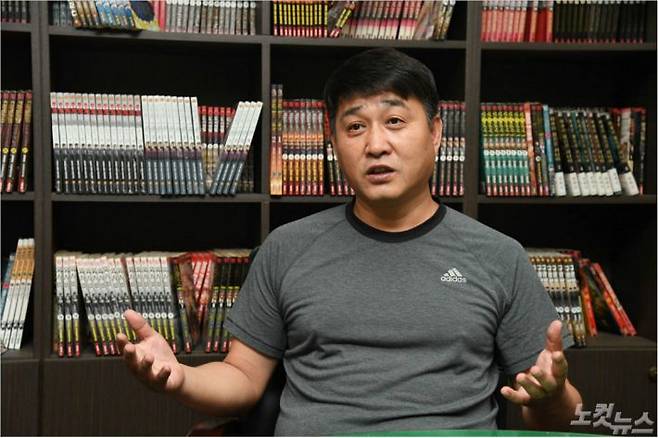 김성모 씨가 10일 오후 경기도 부천 자신의 사무실에서 CBS노컷뉴스와 인터뷰를 갖고 있다. (사진=황진환 기자)