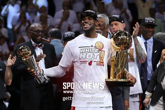 ▲ 르브론 제임스는 마이애미 히트 이적 후 꿈에 그리던 NBA 파이널 우승을 할 수 있었다.