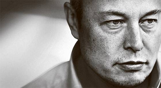 머스크가 완전 자동화된 생산라인을 구축한다는 목표를 포기했다. 그의 로봇에 대한 집착이 테슬라 위기의 원인이라는 분석이 나온다. [중앙포토]