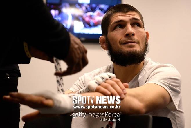 ▲ 하빕 누르마고메도프는 타격이 상대적 약점이다. 세계 최고 타격가를 맞아 그가 보여줄 스탠딩에서 '선택'이 관심을 모은다.