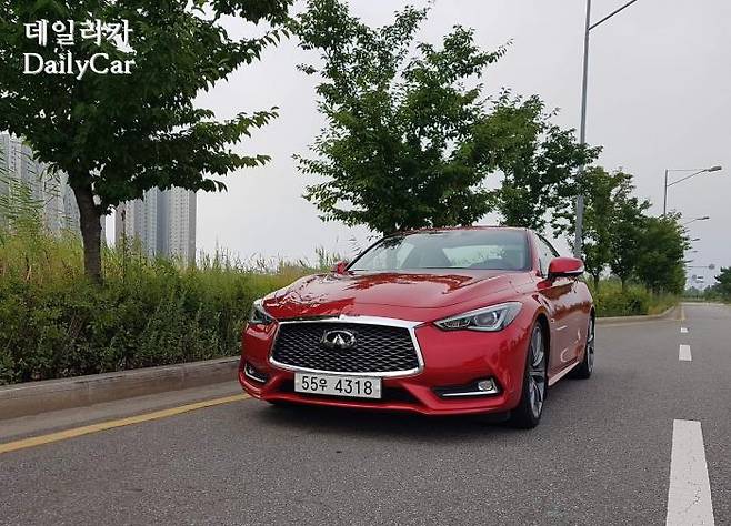 인피니티 Q60S