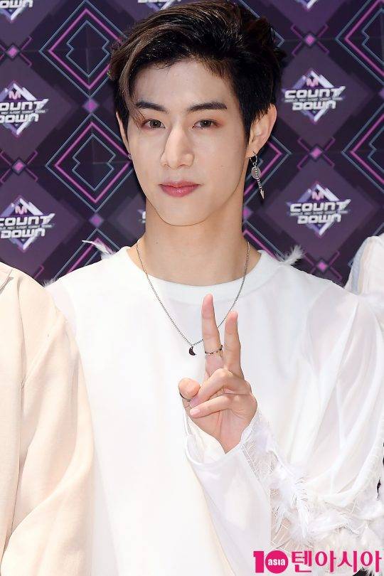 그룹 갓세븐 마크가 20일 오후 서울 마포구 상암동 CJ E&M 센터에서 열린 Mnet ‘엠카운트다운’ 드라이 카메라 리허설에 참석했다.