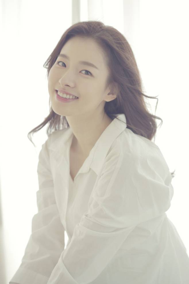 배우 이시아. 사진제공 아티스트 컴퍼니