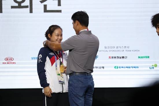여서정과 여홍철 부녀/연합뉴스