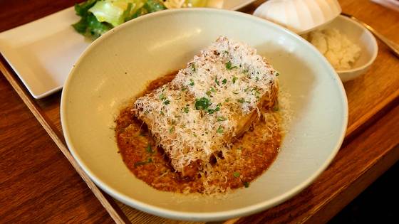 이탈리아 음식에 파스타만 있는 게 아니다. 사진은 라자냐 전문점 카밀로 라자네리아의 에밀리아나. 전유민 인턴기자