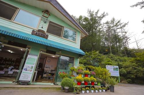 차와 식사도 가능한 수목원.(성연재)