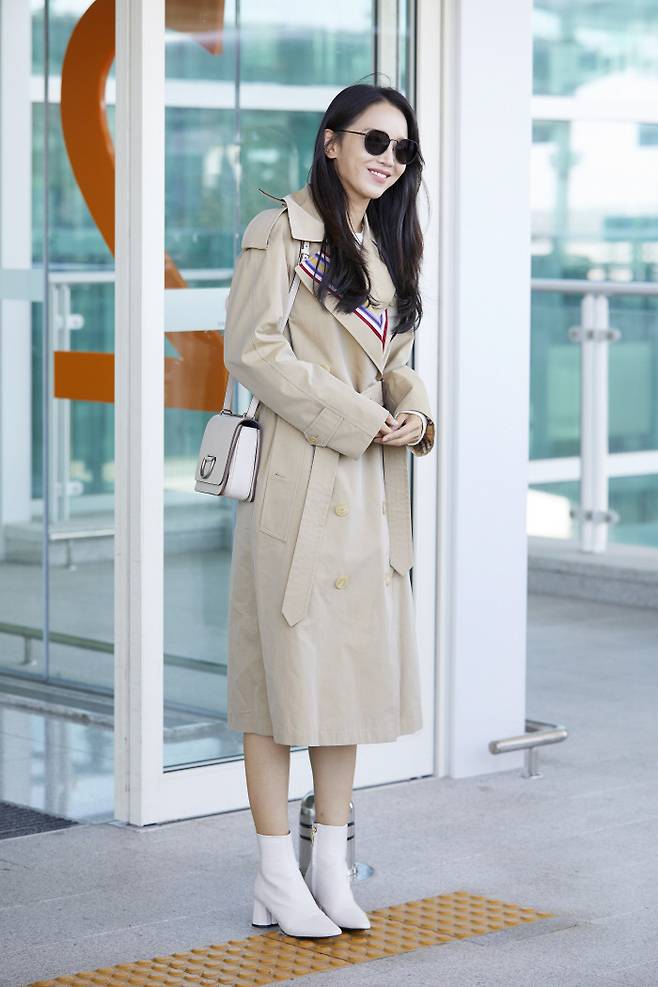 배우 신혜선. 버버리 제공