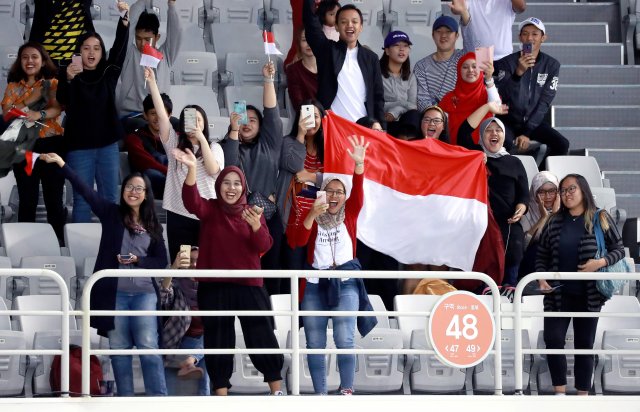 코리아오픈 배드민턴대회에서 자국 선수에게 열띤 응원전을 펼치고 있는 인도네시아 팬들.
