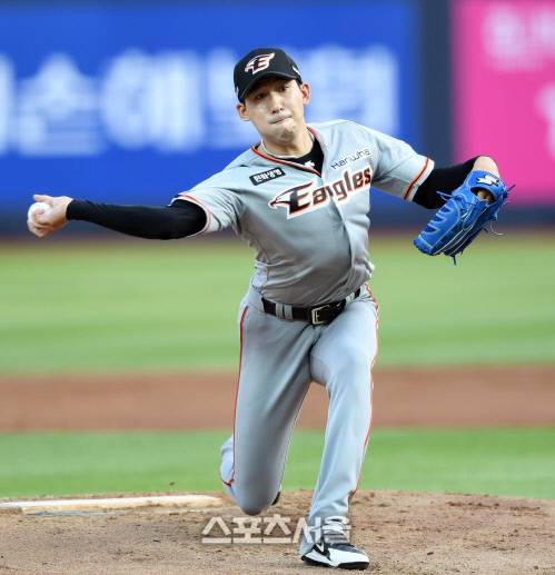 2018 프로야구 KBO리그 kt 위즈와 한화 이글스의 경기가 19일 수원 kt위즈파크에서 열렸다. 한화 선발투수 김재영이 역투하고 있다. 수원 | 최승섭기자 thunder@sportsseoul.com