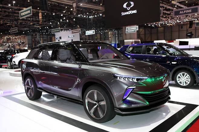 쌍용자동차가 올해 3월 제네바모터쇼에서 공개한 최신 콘셉트카 e-SIV. 신형 코란도에 적용할 디자인 요소를 반영했다.