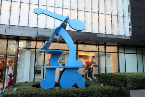 아라리오 광장 키쓰헤링 무제(Figure on Baby). 김정모 기자