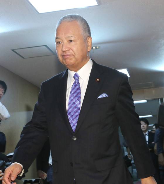 2일 발표된 자민당 당직인사에서 선거대책위원장에 임명된 아마리 아키라 전 경제재생담당상[사진=지지통신 제공]