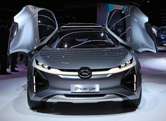 광저우자동차는 중국 자동차 브랜드로는 처음 파리모터쇼에 참가했다.차량 문이 날개처럼 열리는 엔버지 크로스오버 컨셉트카(사진)와 주력 모델인 SUV를 전시했다.[UPI=연합뉴스]