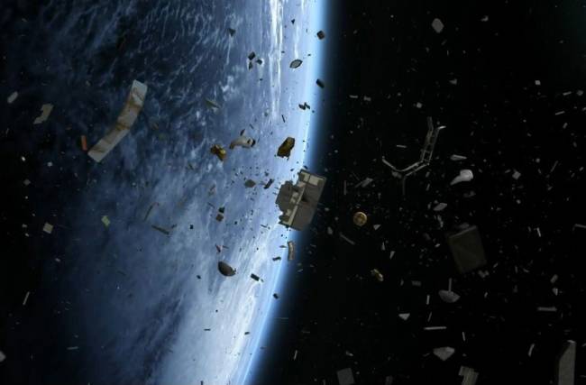 인공위성 파편이 우주에 퍼지면서 우주비행사를 재난에 빠뜨리는 이야기를 담은 영화 ‘그래비티’의 한 장면. [유튜브 화면 캡처]