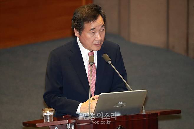 ▲ 이낙연 국무총리가 4일 국회 본회의장에서 열린 교육·사회·문화 분야 대정부질문에 출석해 의원들 질의에 답변하고 있다.사진=민중의소리 ⓒ정의철 기자