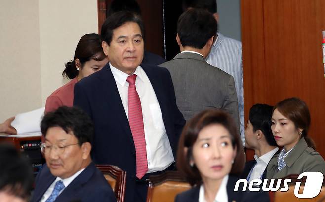 심재철 자유한국당 의원이 지난 4일 서울 여의도 국회 기획재정위원회 전체회의에 참석하고 있다. © News1 김명섭 기자