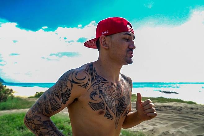 ▲ UFC 페더급 맥스 할로웨이가 본격적인 훈련에 돌입했다. 할로웨이는 12월 9일 UFC 231에서 브라이언 오르테가를 맞아 타이틀 2차 방어전을 펼친다. ⓒ맥스 할로웨이 트위터