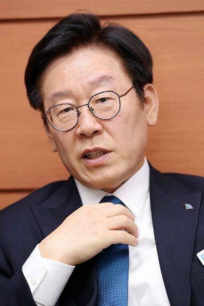 이재명 경기도지사가 4일 열린 경기도청 출입기자 기자간담회에서 정책과 관련해 발언하고 있다.(사진=경기도청 제공)