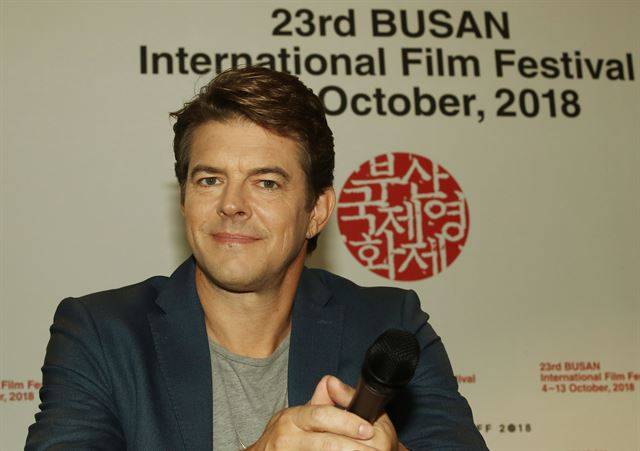 할리우드의 명문 공포영화 제작사 블룸하우스의 대표 제이슨 블룸이 제23회 부산국제영화제를 찾아 7일 오후 부산 해운대구 한 호텔에서 열린 기자회견에서 질문을 듣고 있다. 부산=연합뉴스