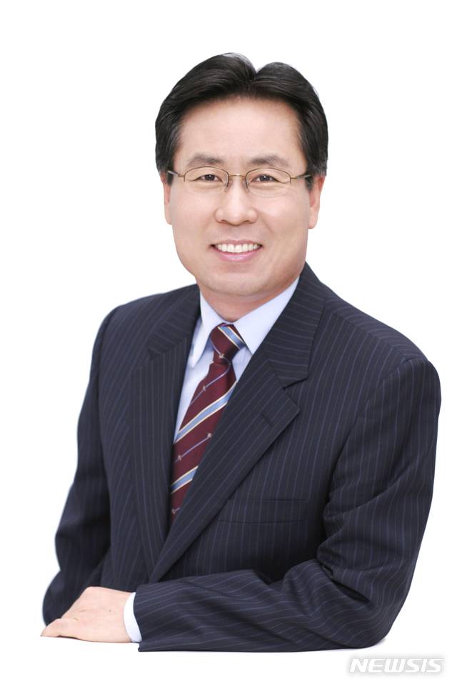 【여수=뉴시스】김석훈 기자 = 전남 여수시 소호동 디오션리조트는 8일 신달순 신임 대표이사가 취임했다고 밝혔다. 디오션리조트 김종관 전 대표이사는 효정글로벌통일재단 이사장으로 취임했다. 사진은 신달순 대표이사. 2018.10.08. (사진=디오션리조트 제공)  kim@newsis.com
