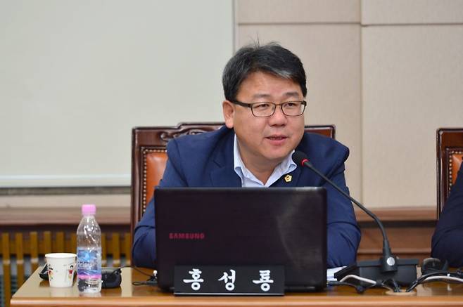 일본산 제품 전수조사에 관련하여 질의를 하고 있는 더불어민주당 홍성룡 의원. /사진제공=서울시의회 홍성룡 의원 페이지