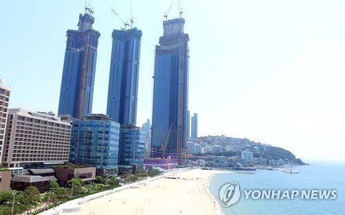 해운대 해변에 들어선 초고층 건물 엘시티 [촬영 조정호]