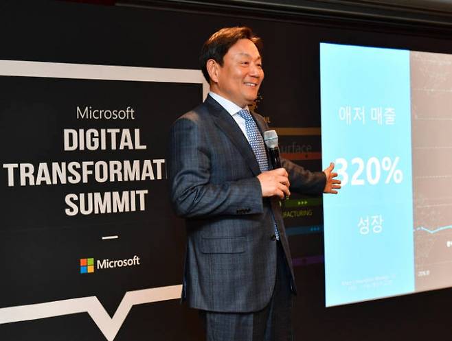 고순동 한국MS 대표가 3월 서울 잠실 롯데호텔에서 열린 간담회에서 애저 성과를 발표하고 있다. MS는 2017년 데이터센터 설립 후 1년 만에 IaaS 서비스 매출이 세 배 증가했다고 밝혔다. 한국MS 제공