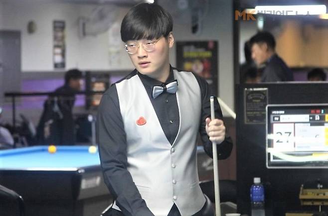 청각장애를 앓고 있는 20세 당구선수 윤도영(전남)이 지난 17일 치열했던 "서울3쿠션월드컵" 국내예선을 통과했다. 윤 선수로선 이번 서울3쿠션월드컵이 본인의 첫 월드컵무대 도전이다.