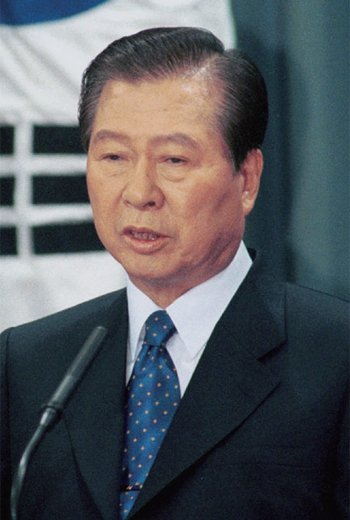 1999년 2월 김대중 당시 대통령이 청와대 춘추관에서 대통령 취임 1주년 기념 내·외신 기자회견을 했다.