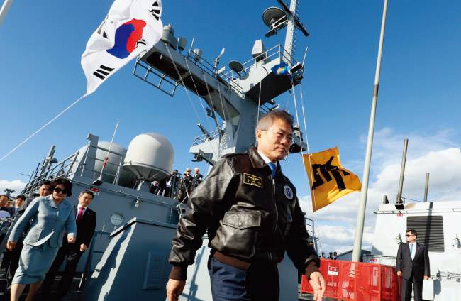 조선시대 일선 지휘관을 상징하는 수자기를 올린 일출봉함. [뉴시스]