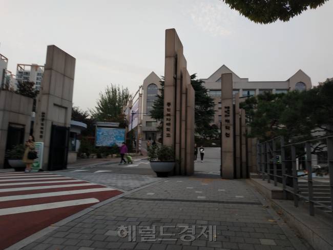 동덕여자대학교 정문 모습. [사진=김성우 기자/zzz@heraldcorp.com]