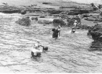 원피스 잠녀복을 입고 있는 제주도 해녀(1939. 5. 29, 성산읍 성산리) 촬영 타카하시 노보루.