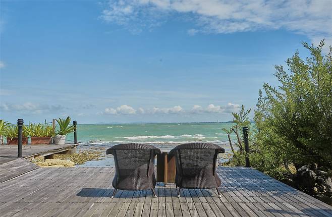 은은한 박하향이 풍겨 왔던 바다