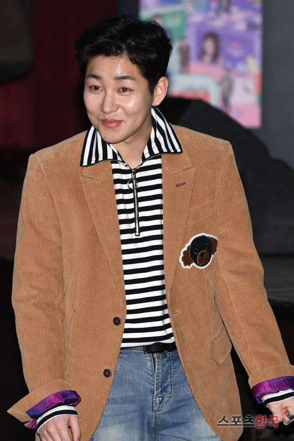 예능 '날 보러와요-사심방송제작기' 제작발표회에 참석하고 있는 가수 딘딘. 사진=장동규 기자 jk31@hankooki.com