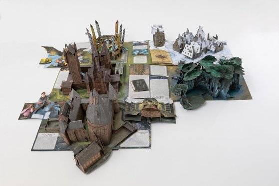 매튜 레인하트가 펴낸 '해리포터: 호그와트로의 팝업 가이드'.[사진=Insite Editions]