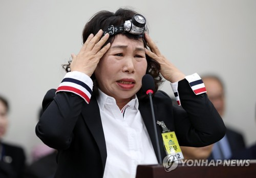 종합감사 증인 출석한 한유총 (서울=연합뉴스) 김인철 기자 = 김용임 한국유치원총연합회(한유총) 비대위 전북지회장 겸 대외협력부장이 29일 오후 서울 여의도 국회에서 열린 교육부 및 소관 공공·유관기관 종합감사에서 참고인으로 출석해 의원들 질문에 답하고 있다.      yatoya@yna.co.kr  (끝)