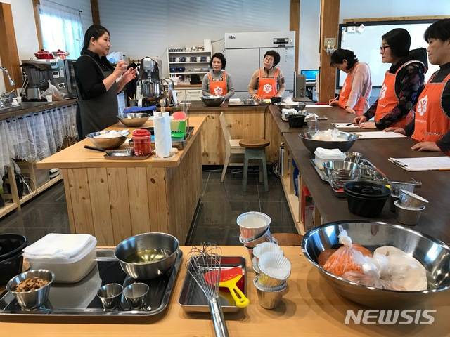 【하동=뉴시스】김윤관 기자 = 경남 하동군은 일반 군민을 대상으로 ‘2018 우리 쌀빵 제조기술 보급 교육’을 실시한다. 2018.10.31. (사진=하동군 제공)  kyk@newsis.com