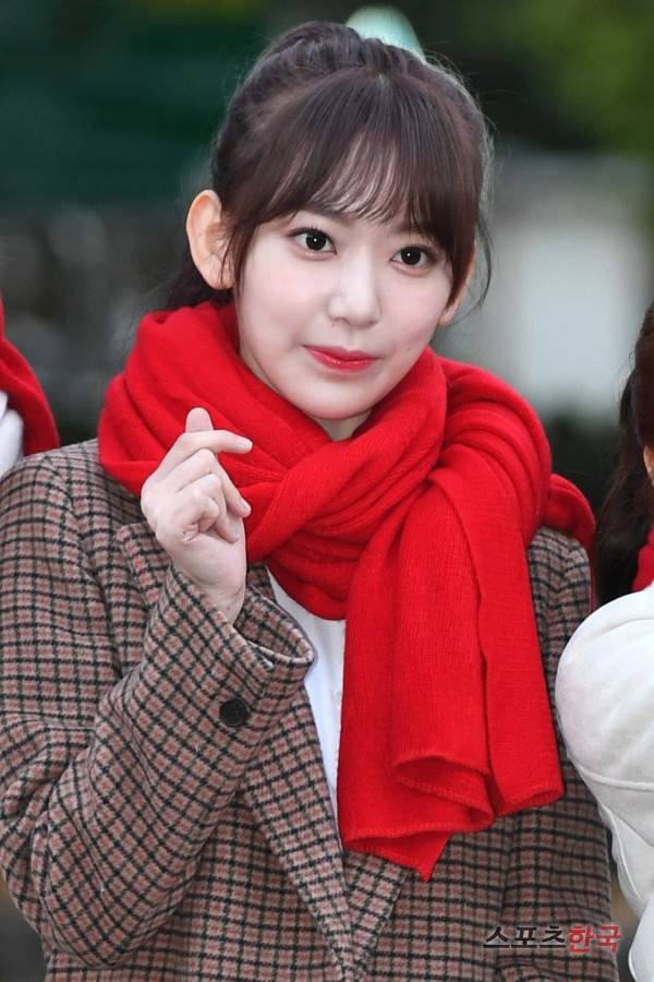 KBS 2TV '뮤직뱅크' 리허설 참석을 위해 출근하고 있는 아이즈원 미야와키 사쿠라. 사진=장동규 기자 jk31@hankooki.com