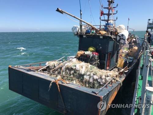 지난 9월 4일 연평도 근해에서 나포된 불법조업 중국어선 [서해5도특별경비단 제공]
